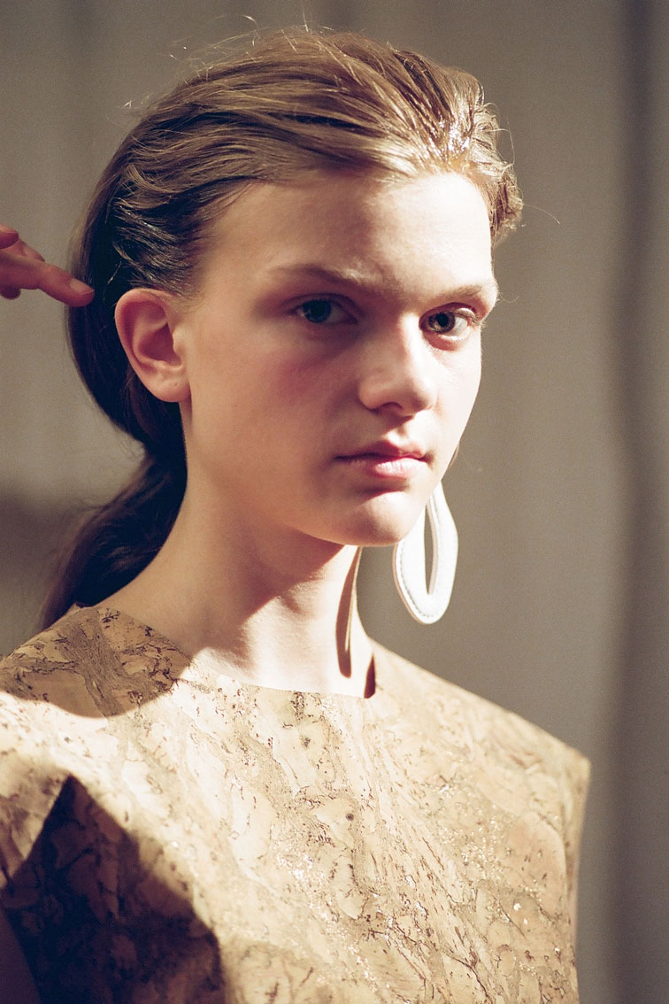 INA NIEHOFF - BACKSTAGE AT WILLIAM FAN SS17