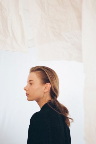 INA NIEHOFF - BACKSTAGE AT WILLIAM FAN SS17