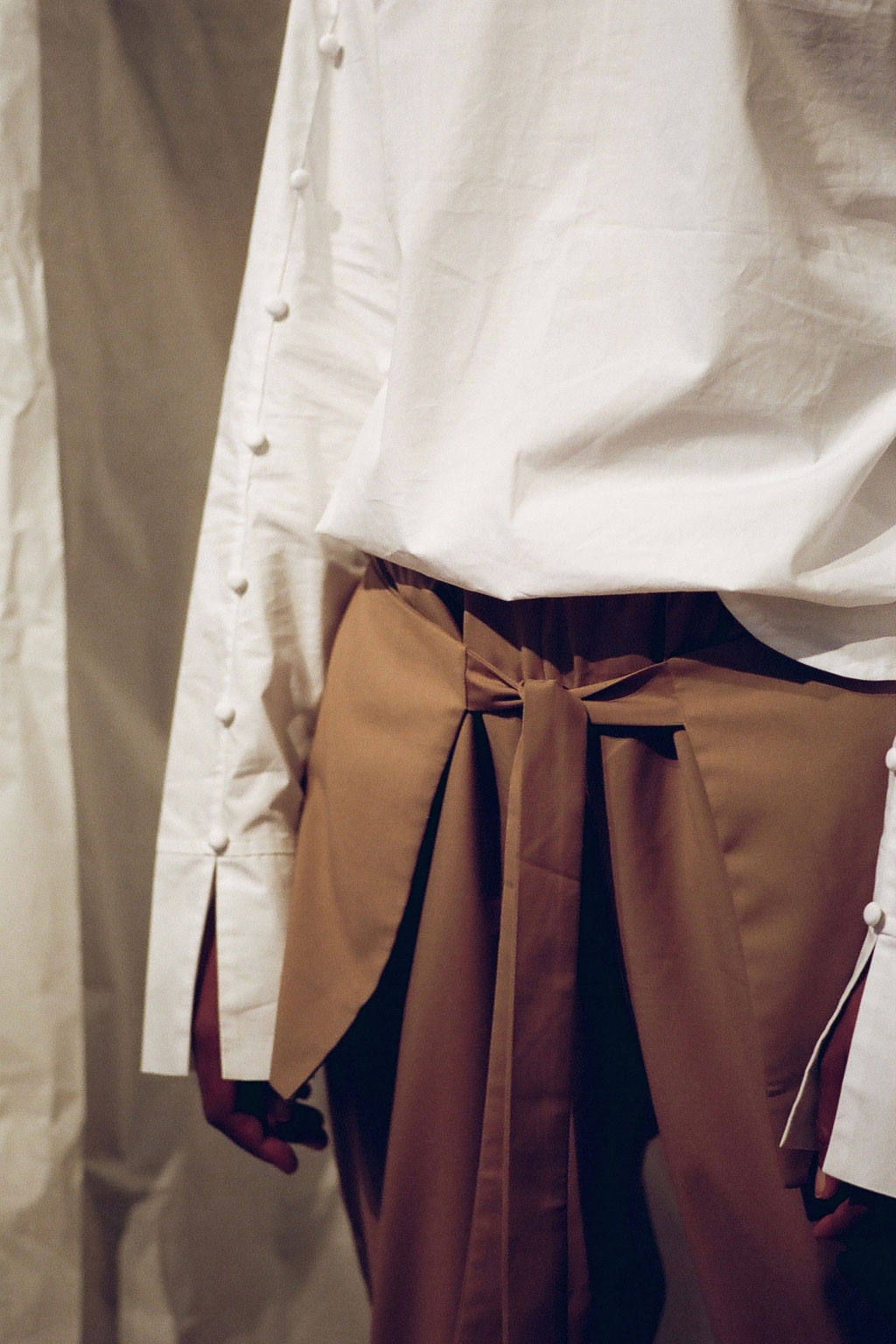 INA NIEHOFF - BACKSTAGE AT WILLIAM FAN SS17